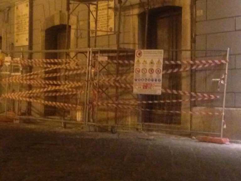 Pagani. Cantiere davanti al comune. Tortora: