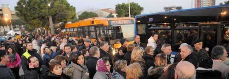 Salerno, è già boom di prenotazioni per le “Luci d’Artista”. Il comune prepara il piano anti caos
