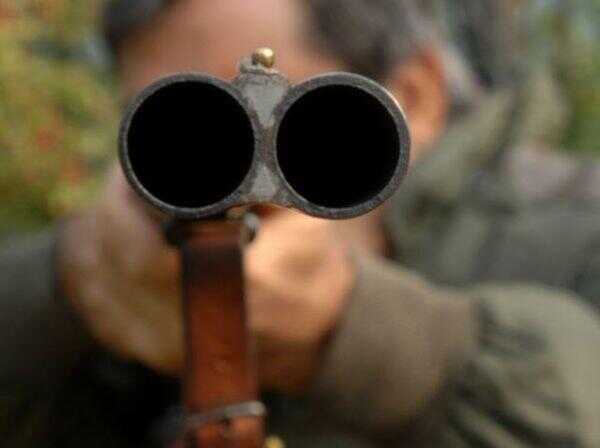 Mercato S. Severino, gli spara tre volte per aver invaso il suo terreno: a processo