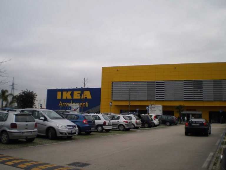 Baronissi, molestie e violenza contro personale dell’Ikea: a giudizio