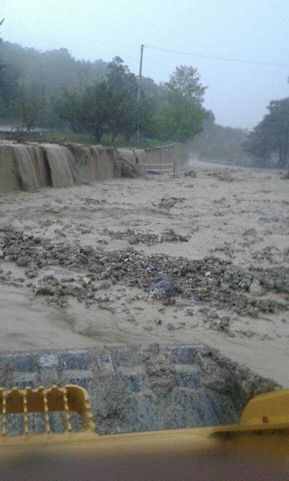 Nuova ondata di maltempo a Benvento, molti comuni inondati, il sindaco invita all’allerta e chiude le scuole