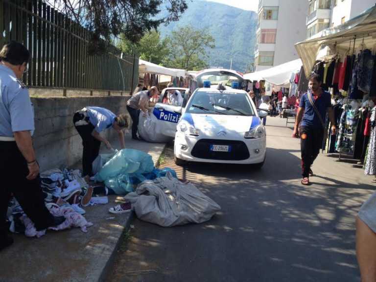 Angri. Extracomunitario reagisce e sfugge ai controlli della Polizia locale durante mercato settimanale Angri. Extracomunitario reagisce e sfugge ai controlli della Polizia locale durante mercato settimanale
