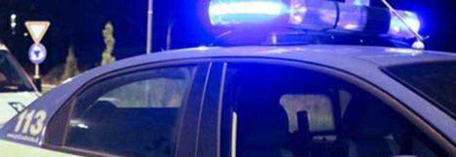 Semina il panico sul lungomare con una pistola giocattolo: denunciato un extracomunitario