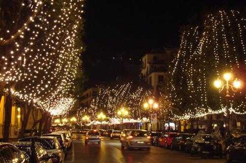 Salerno, Luci d’artista. Estesa la macro-area per la sosta: sei zone di parcheggio per i residenti