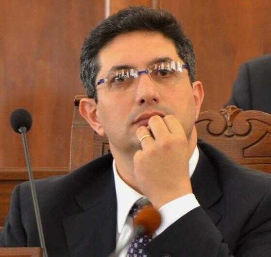 Nocera Inferiore. A Natale la facciata del Comune si fa schermo cinematografico!