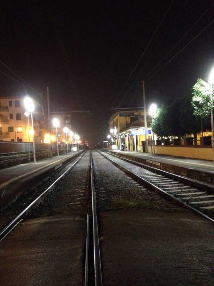 NoceraSuperiore.Tornalaluceallastazioneferroviaria