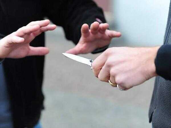 San Marzano sul Sarno, accoltella l’amico e il padre che voleva difenderlo: in carcere 18enne