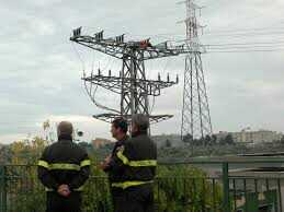 Capaccio. Giovane muore folgorato mentre raccoglieva pigne Capaccio. Giovane muore folgorato mentre raccoglieva pigne