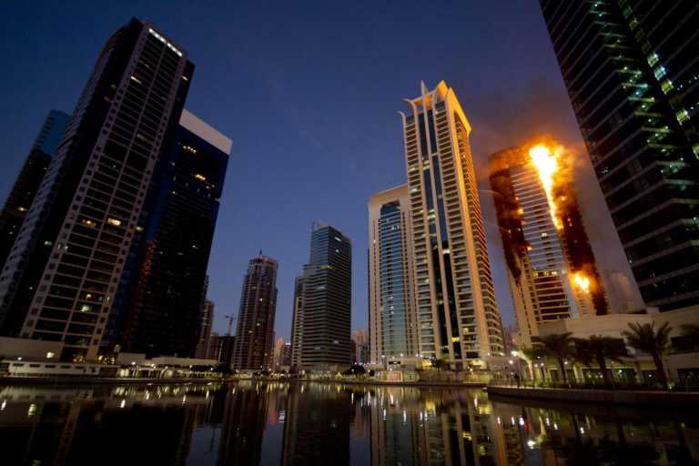 Paura a Dubai. Vasto incendio all’Address Downtown