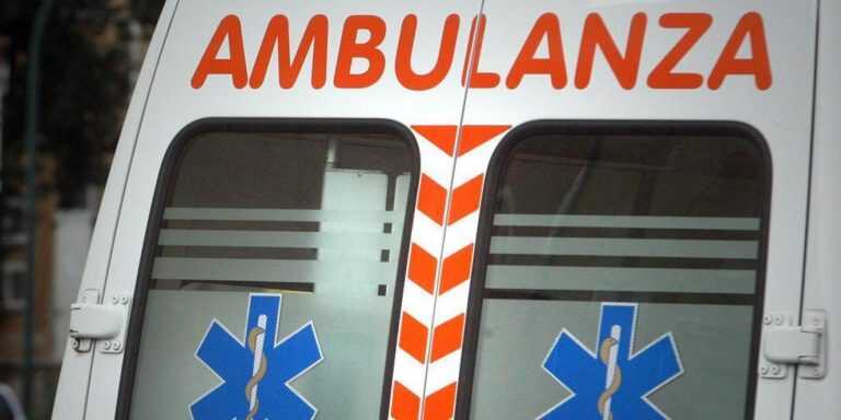 Paura sulle strade del Vesuvio: perde il controllo dell’auto e si schianta contro un muro