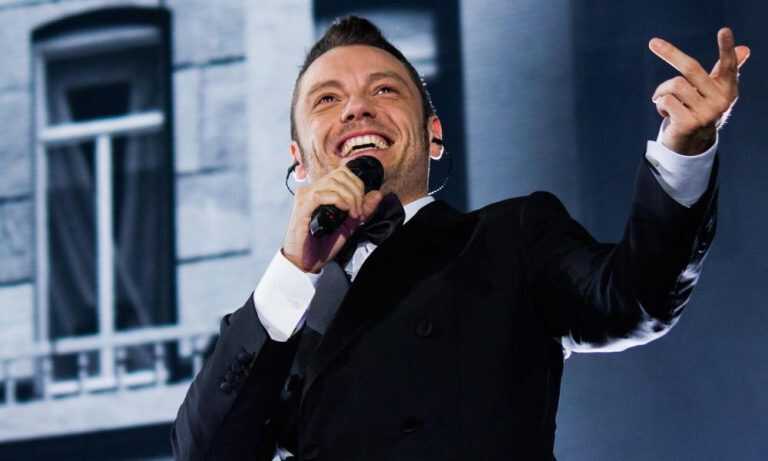Tiziano Ferro rassicura i fan su Fb: “Ci vediamo a Conegliano”