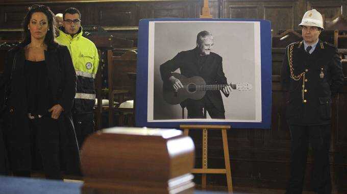Pino Daniele: le ceneri del cantautore partenopeo sono nella tomba in Toscana