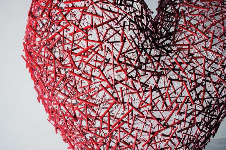 Napoli. Alla mostra “Humans & Love” i cuori di ferro di Pisapia