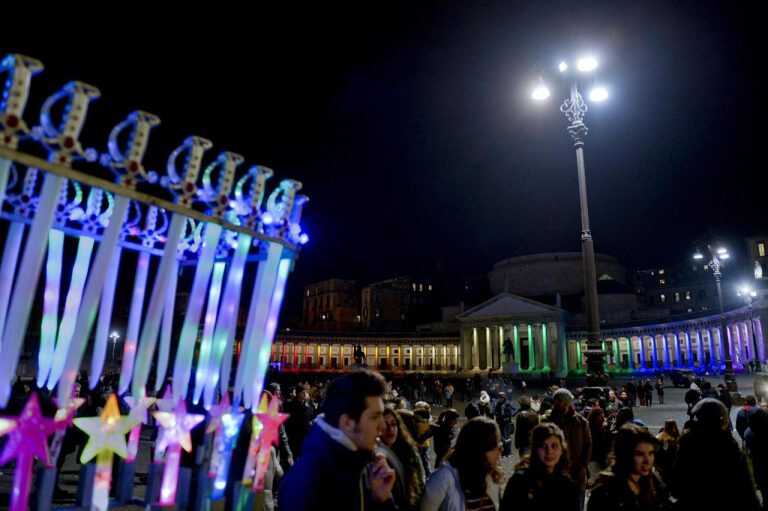 Unioni civili. Migliaia di persone hanno sfilato per le vie di Napoli