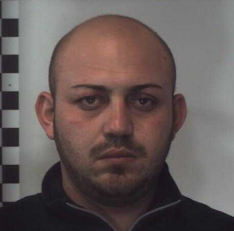 Nomade ruba un’auto e investe i proprietari. Arrestato