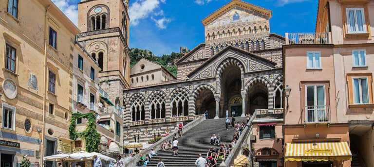 Destinazioni balneari più ospitali in Italia, Amalfi diventa regina dell’ospitalità per Wimdu
