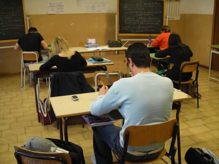 Sarno. Il comune organizza la scuola serale per disoccupati e immigrati