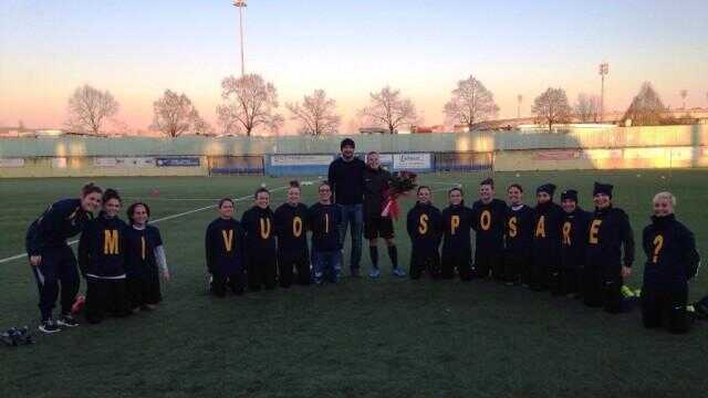 Calcio Femminile. Riceve proposta di matrimonio durante l’allenamento