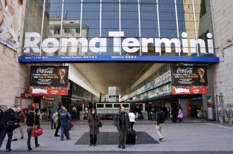 Uomo con fucile, evacuata stazione Roma Termini