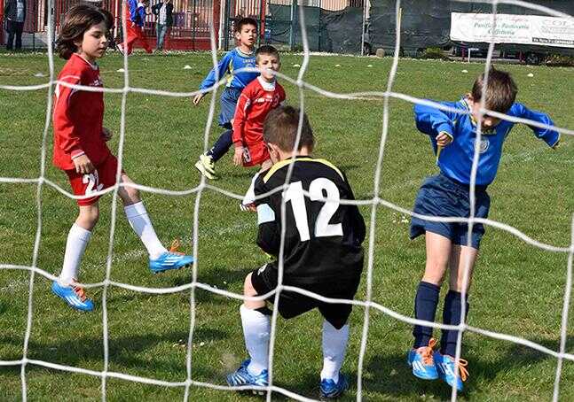 Si sente male durante una partita di calcio. In prognosi riservata bimbo di 6 anni