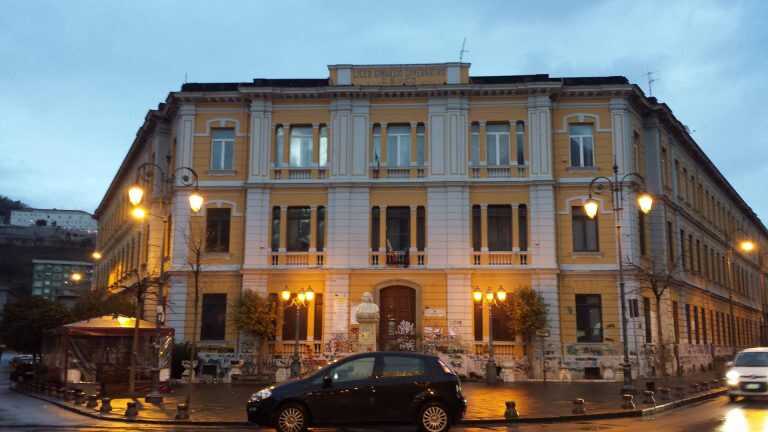 Creolina al Liceo Vico: primi avvisi di garanzia ai responsabili