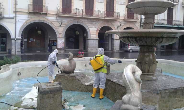 Pulita la Fontana dei Delfini a Cava de’ Tirreni