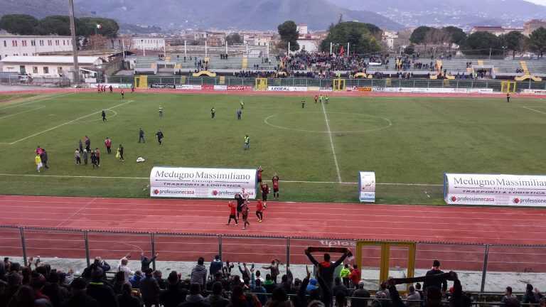 Calcio champagne al San Francesco. Molossi vittoriosi e soli in vetta alla classifica