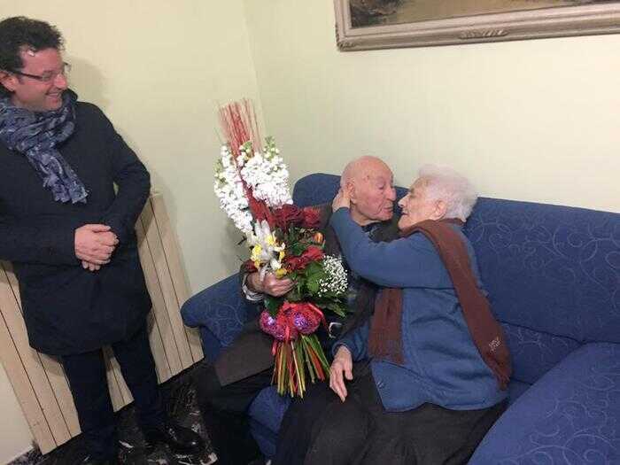 Sposi da 73 anni. Festa per San Valentino con sindaco, parenti e amici