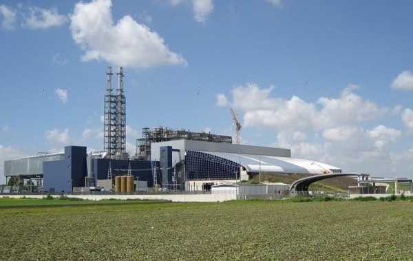 Operaio in protesta. Notte sul tetto del termovalorizzatore di Acerra
