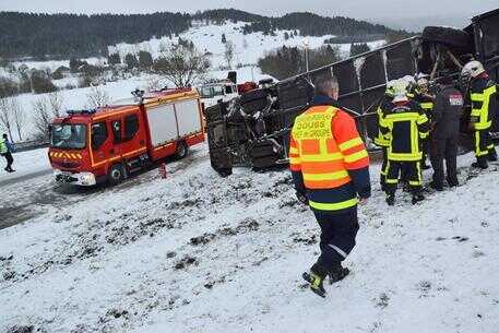 Incidente ad un pullman con scolaresca, 6 morti