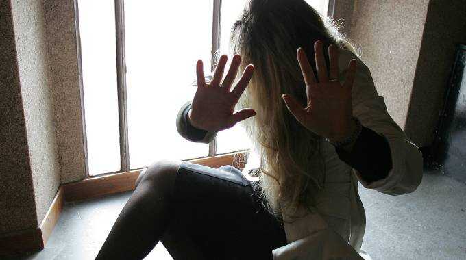 Uomo denunciato per stalking pedina e accoltella l’ex compagna