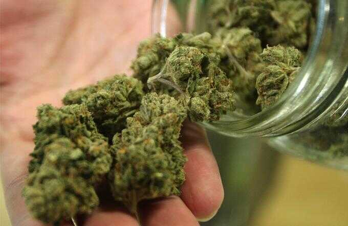 Castellammare di Stabia – Sottoposto ai domiciliari, deteneva droga nell’abitazione: 23enne arrestato dai carabinieri.