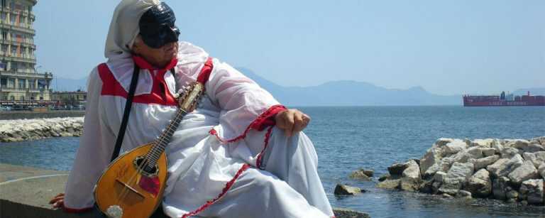 Napoli. La Reggia di Portici in maschera