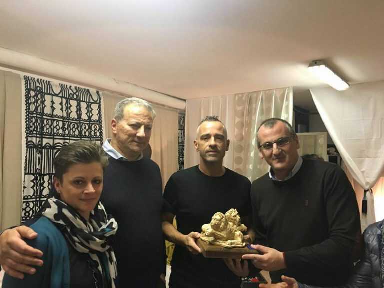 Eros Ramazzotti si ferma ad Eboli. Cariello incontra e omaggia l’artista italiano