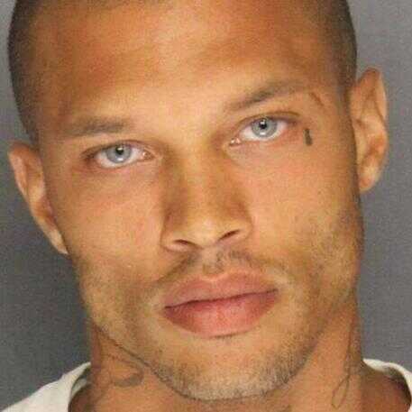 “Hot Convict”, sexy detenuto esce di prigione e diventa modello