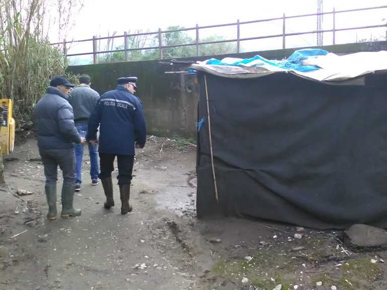 Smantellato in mattinata un campo rom a Nocera Inferiore