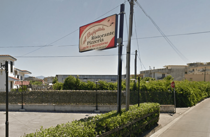 Scafati. Portano via dal ristorante soldi e l’intero servizio di posate