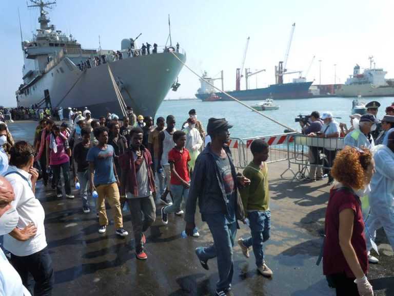 Al porto di Salerno 545 migranti. Salvati nel Canale di Sicilia