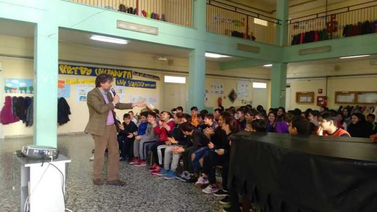 Iniziativa “Dai rifiuti ai materiali da raccolta differenziata” nelle scuole di Salerno