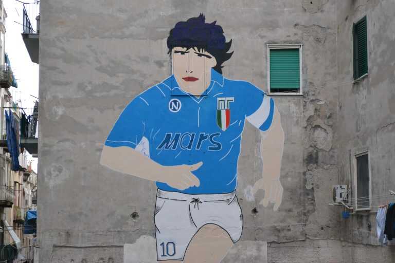 Restaurato a Napoli il murales di Maradona