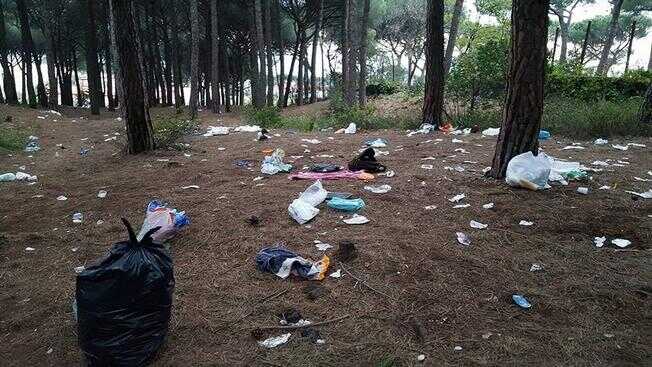 Torre del Greco, pinete ridotte a discariche dopo la Pasquetta