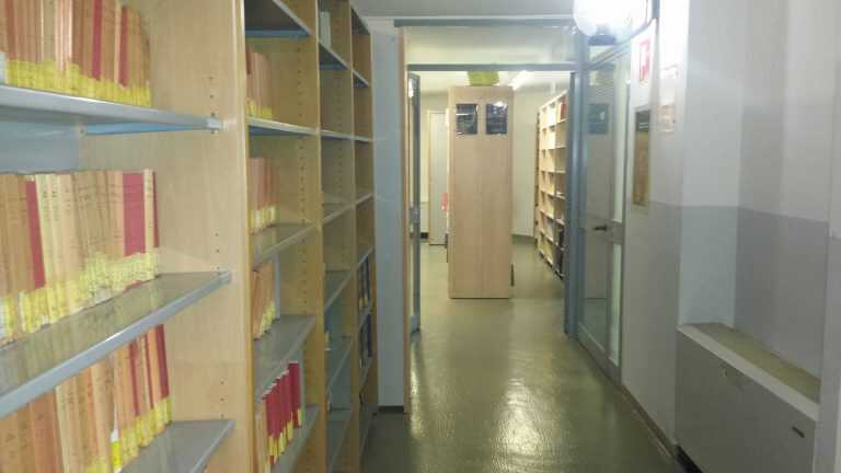 Unisa. Biblioteca a luci rosse: coppietta beccata ad amoreggiare tra i libri