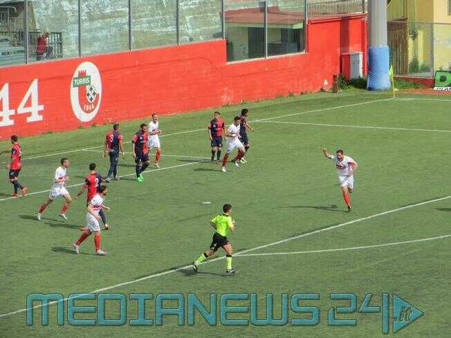 Pari beffa al Liguori: alla Turris non bastano Manzi e Manzo