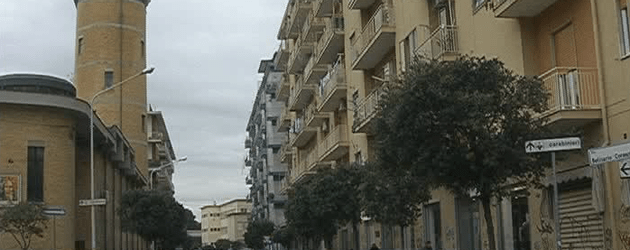 Si masturba per strada: i cittadini chiamano le forze dell’ordine