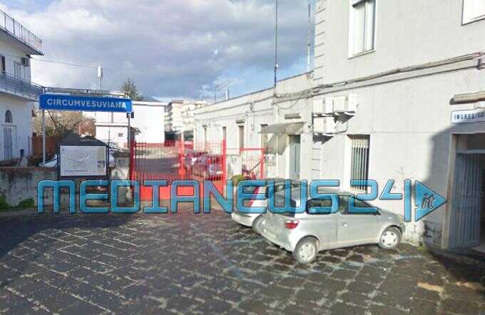 Clochard trovato morto nel parcheggio della Cirumvesuviana