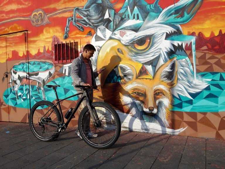 Baronissi come set fotografico: shooting per una bicicletta elettrica