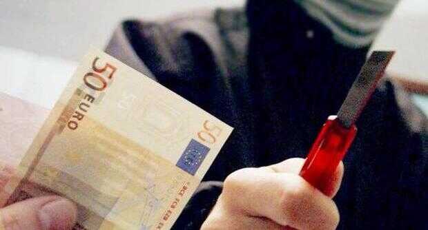 Rapinò dipendente di FdS, 30enne finisce ai domiciliari