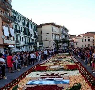 Processione del Corpus Domini e Infiorata a Piazza Borgo a Eboli