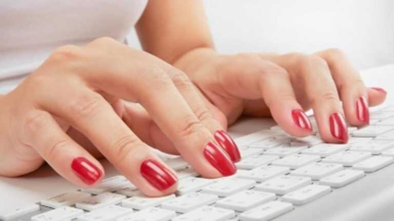 Linguaggio su Facebook: donne più assertive degli uomini