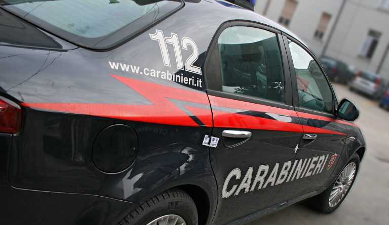 Restano imbottigliati nel traffico mentre scappano, arrestati due ladri